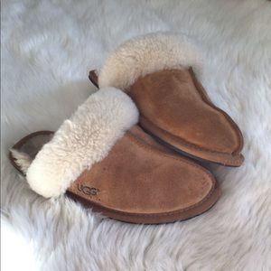 Ugg Slippers With Shearling Fur Size 6!
